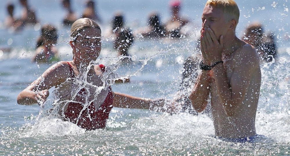 Пляжи Анапы: прогнозы на лето и защитный вал от мазута