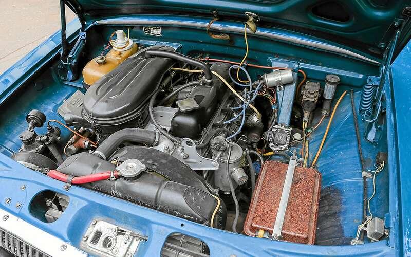    Двигатель ЗМЗ‑24 мощностью 95 л. с. с двухкамерным карбюратором К‑126Г.