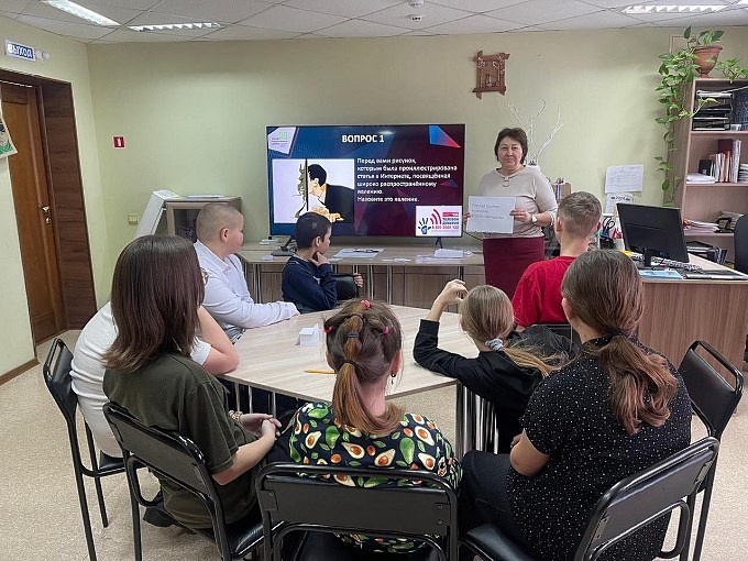 Шуйская Ольга Петровна рассказывает детям о Детском телефоне доверия