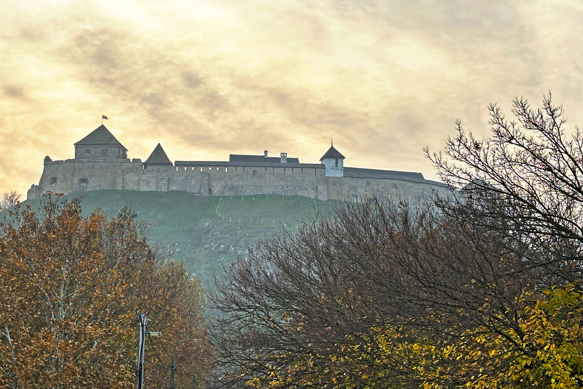 Замок Шюмег на закате. Фото автора