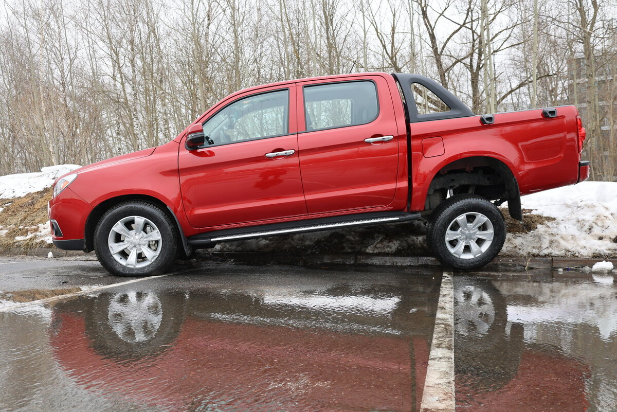 Sollers ST6: минимальная цена после подорожания составляет 2 580 000 рублей за базовую версию с бензиновым турбодвигателем и 6-ступенчатой механикой.