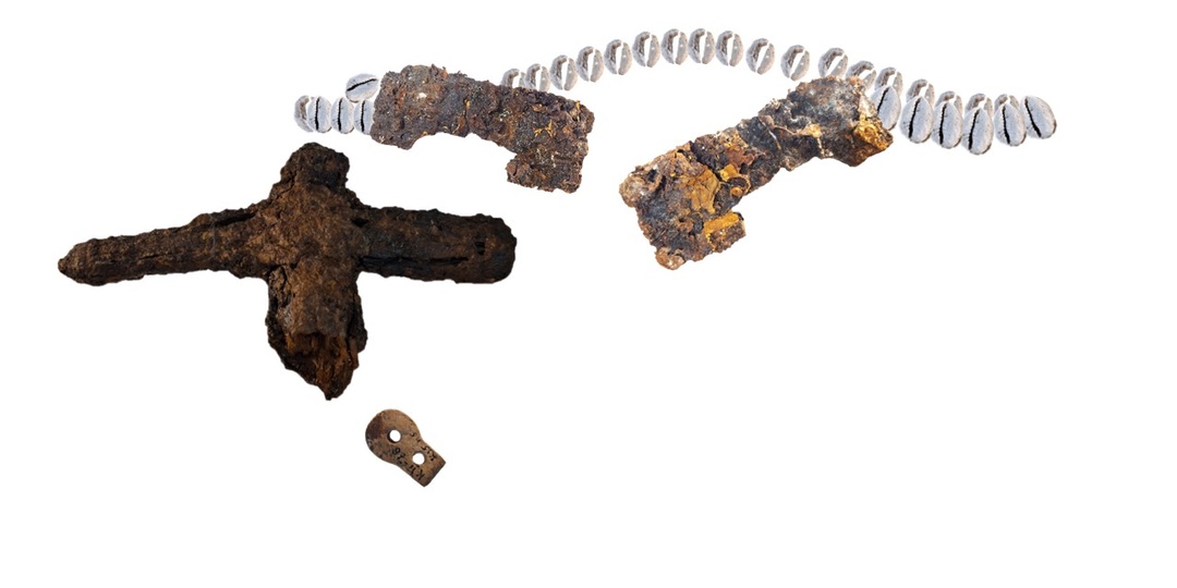 Пояса скифского времени с раковинами каури в Верхнем Приобье