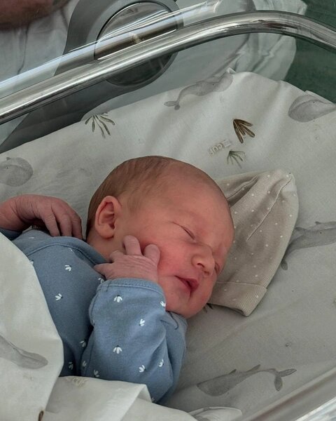    Шац* и Лазарева* впервые стали бабушкой и дедушкой, фото: соцсети