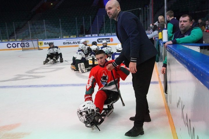 Тимур Садриев, один из наставников команды по слэдж-хоккею «Татсиб». Михаил Захаров / realnoevremya.ru