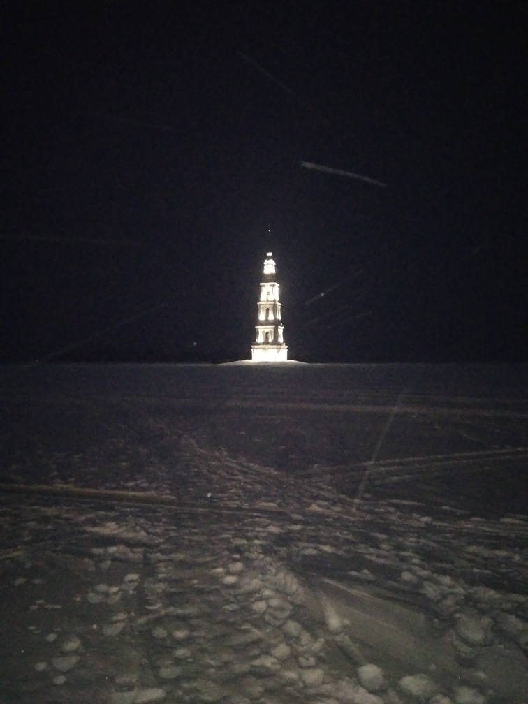 Вид на затопленную Колокольню Никольского собора с берега