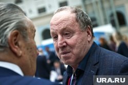    Артист Стеклов упал в обморок, предварительно, из-за проблем с сердцем, заявил Shot