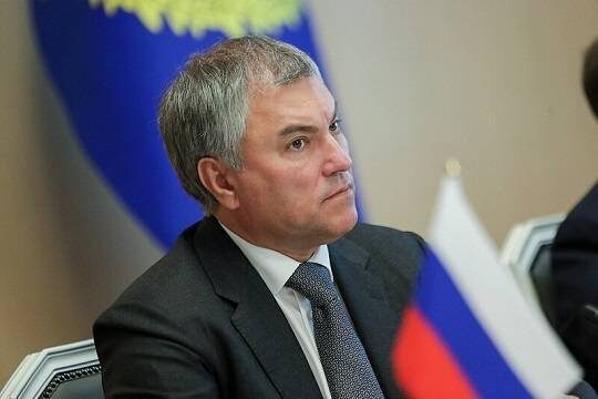    Володин призвал расследовать заявление Карлсона о попытке администрации Байдена убить Путина