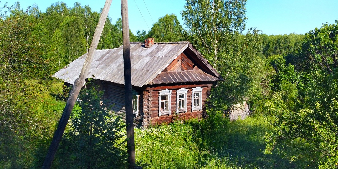 ЗАБРОШЕННАЯ ДЕРЕВНЯ В ЛЕСАХ ВЯТКИ С МНОЖЕСТВОМ НАХОДОК СТАРИНЫ