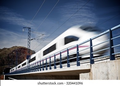    Лос-Анджелес в огне: что стоит за крупнейшим пожаром в истории города?