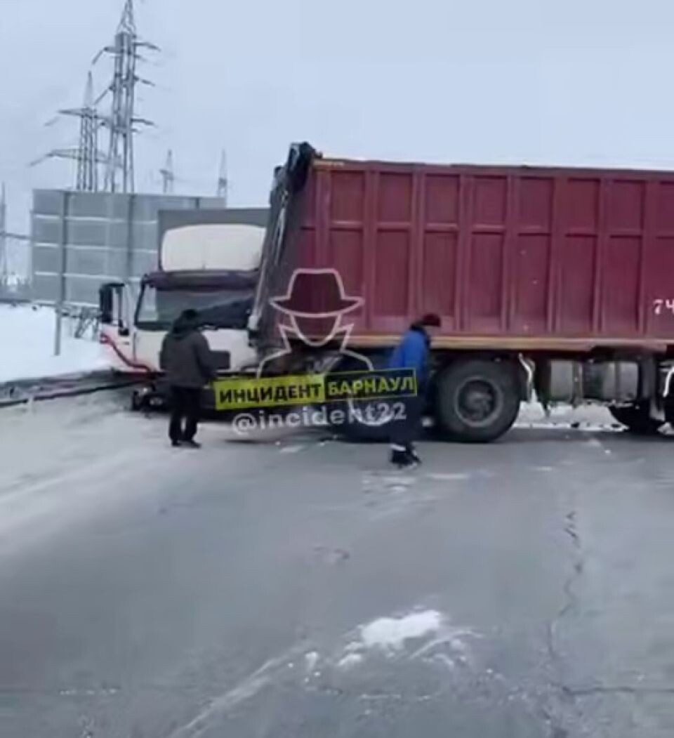    ДТП в Первомайском районе. Источник: кадр видео "Инцидент Барнаул"