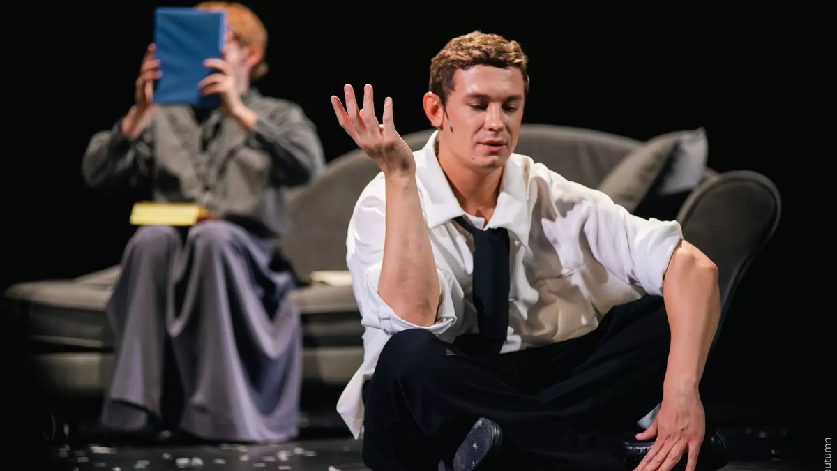 Фото: Официальный сайт спектакля mayakovsky-kologrivij.ru. Сцена из спектакля
