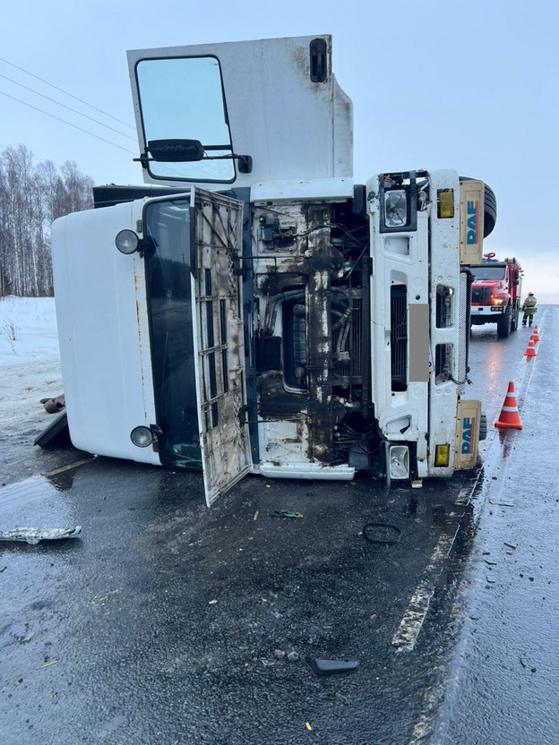    В Яранском районе перевернулся DAF