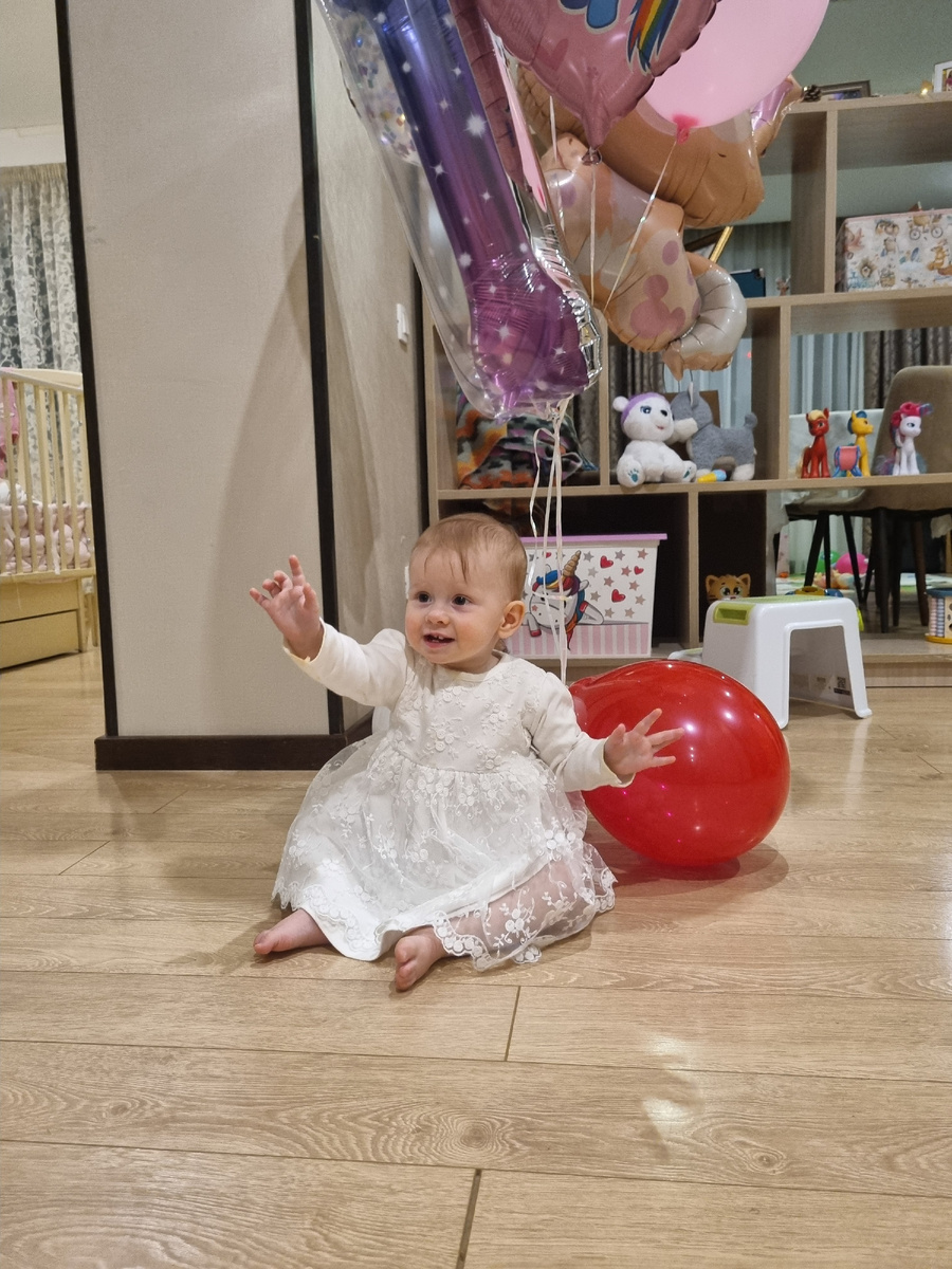 В праздничном платье