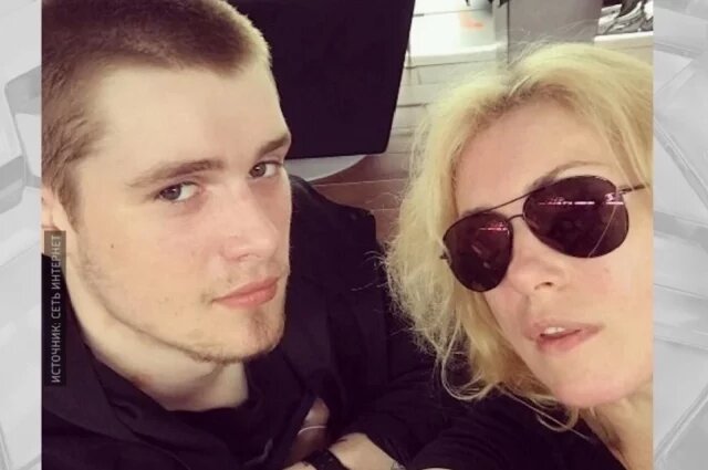 Мария Шукшина со своим сыном Мкаром Касаткиным. Фото: Портал "Смотрим"/ Шоу «Малахов»
