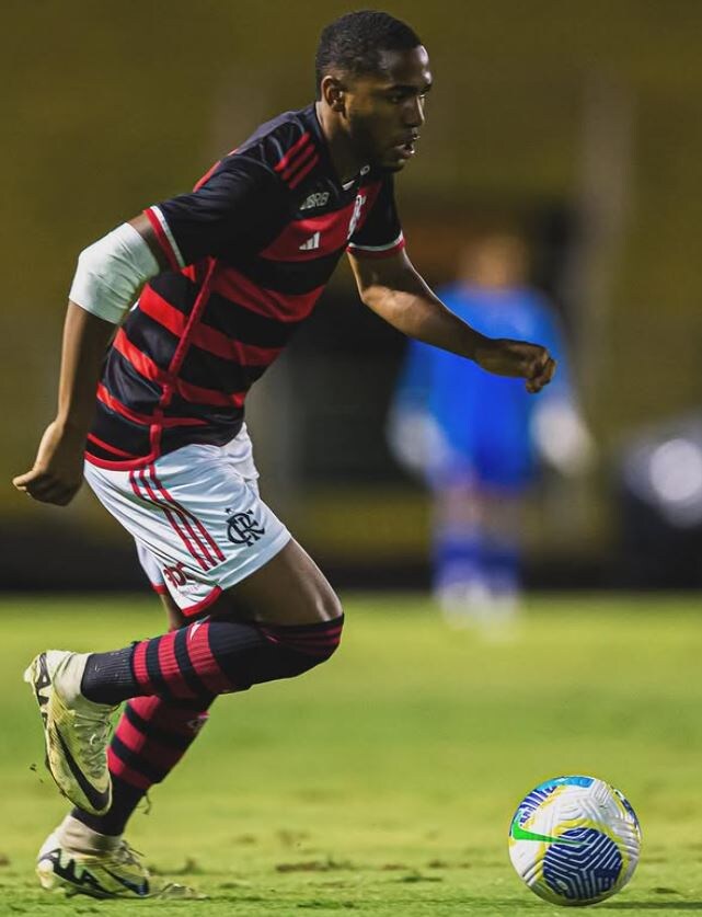    В Бразилии обеспокоены маленькой суммой, которую ЦСКА заплатит за ЛорранаОльга Торопова