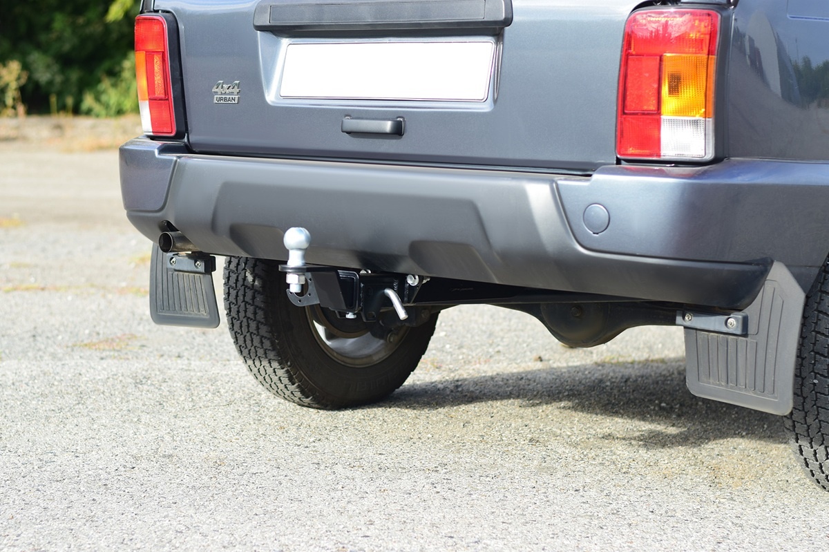 Купил фаркоп, установил его за пару часов в своём гараже