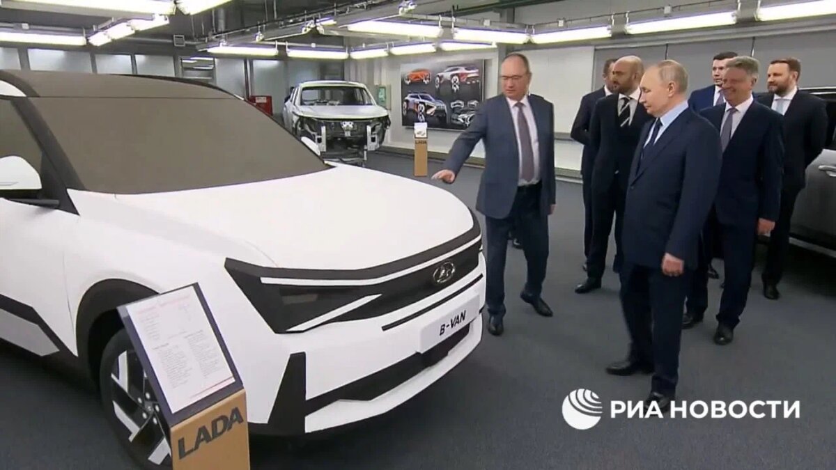 Концептуальный минивэн B-Van. Скриншот видеорепортажа РИА «Новости»