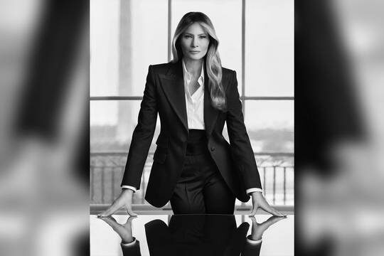    Vogue раскритиковал официальный портрет Мелании Трамп