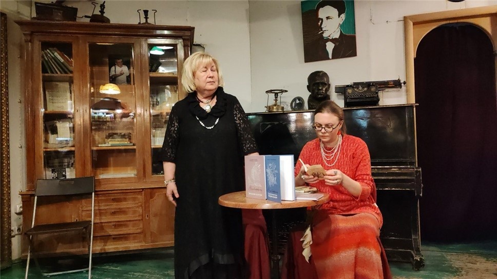 Лола Звонарева и Марианна Дударева.