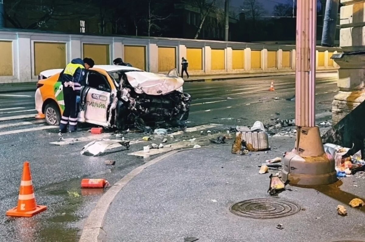   В страшном ночном ДТП с каршерингом в Петербурге погибли двое 19-летних