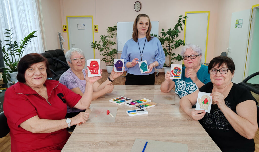    На занятии. Фото МБУ "КЦСОН "Вера" Искитимского района НСО"