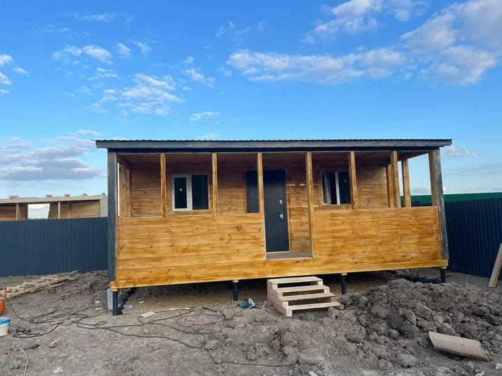 Бытовка дачная с верандой