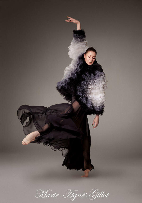 Haute Couture весна-лето 2025 от Alexis Mabille на Неделе высокой моды в Париже  (28 января 2025 г.).