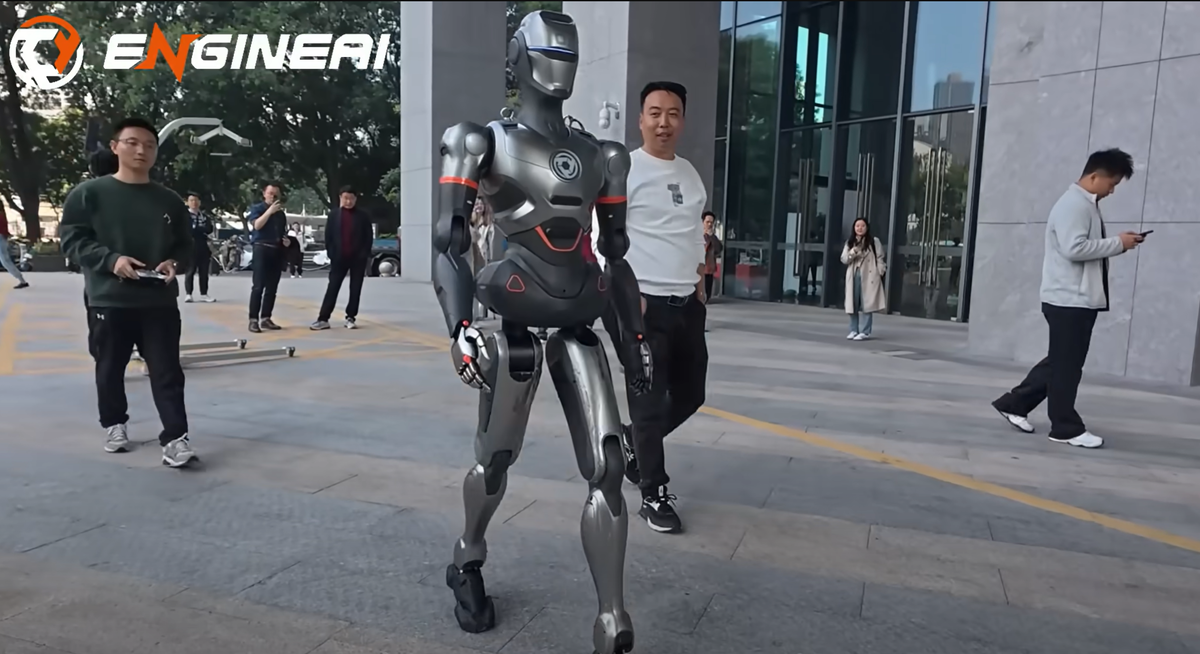 Робот удивил прохожих: стильная прогулка, которая взорвала интернет