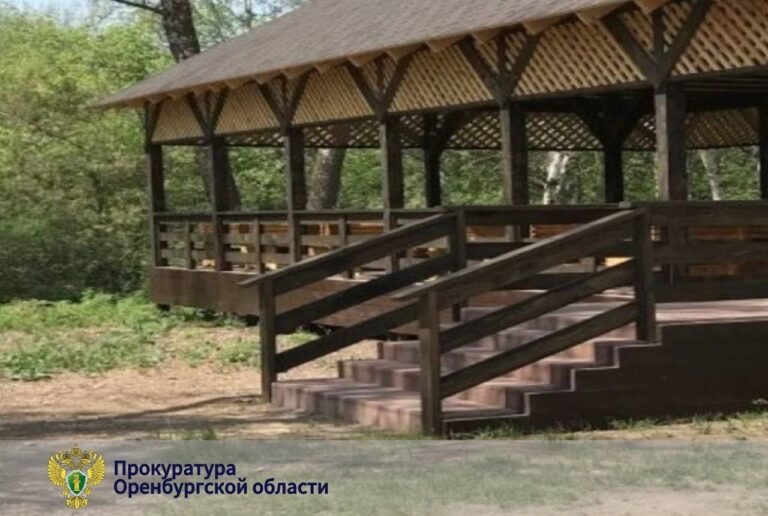    В Оренбурге руководство базы отдыха «Остров» незаконно захватили землю у озера Старица Марина Шарт