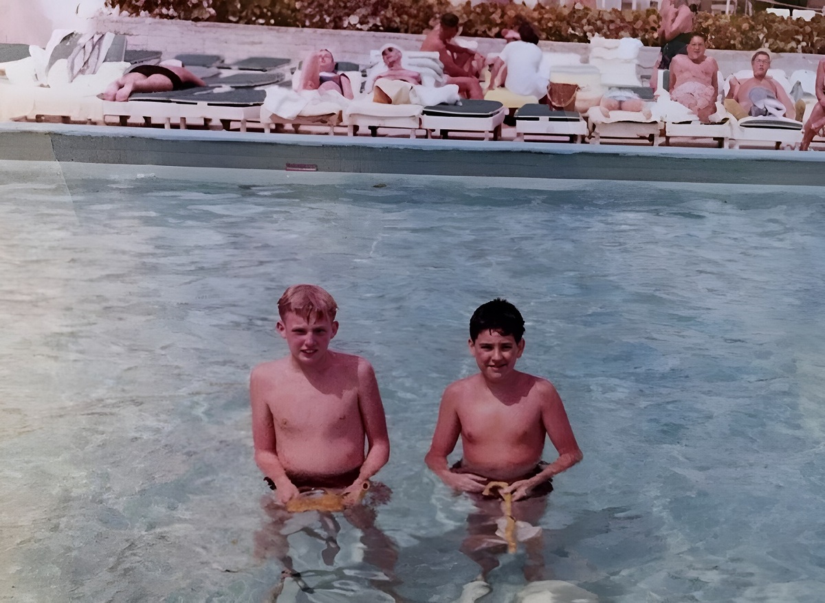 Юные Питер Брандт и Дональд Трамп, прим. 1957 г.