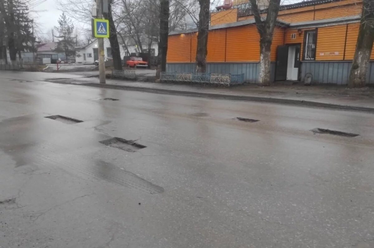    В Туле дорожники, расфрезеровав дефекты, приостановили ямочный ремонт