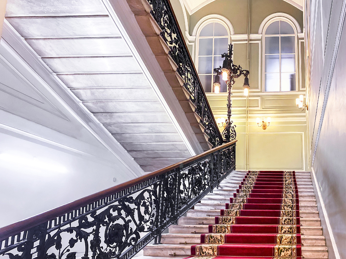 Парадная лестница 