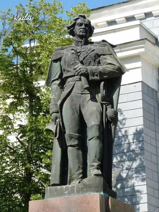 Памятник адмиралу Ушакову в Херсоне. Фото https://avatars.mds.yandex.net.