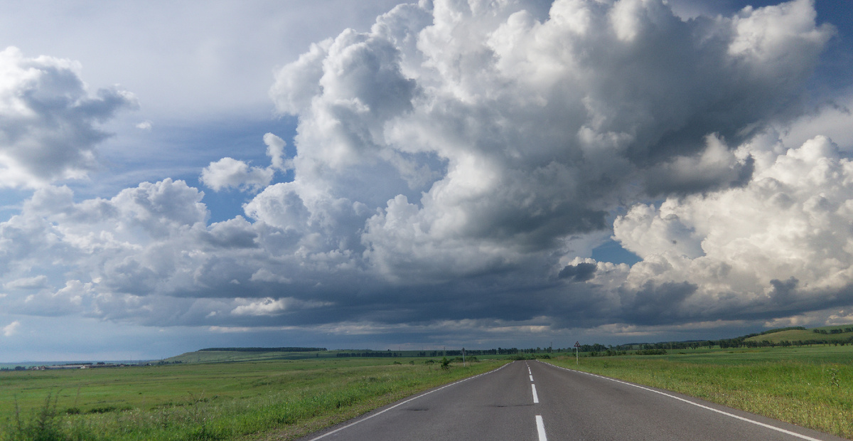 По дороге с облаками к Саяно - Шушенской ГЭС. Фото автора.