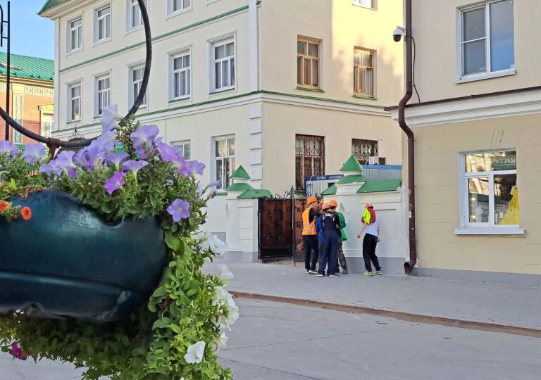 В Татарстане мигрантам до конца года запретили работать в такси и охране