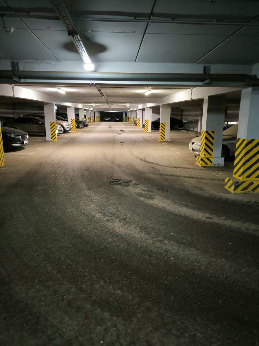 Также приятно приезжать домой и знать, что не нужно ездить по двору в поисках места.