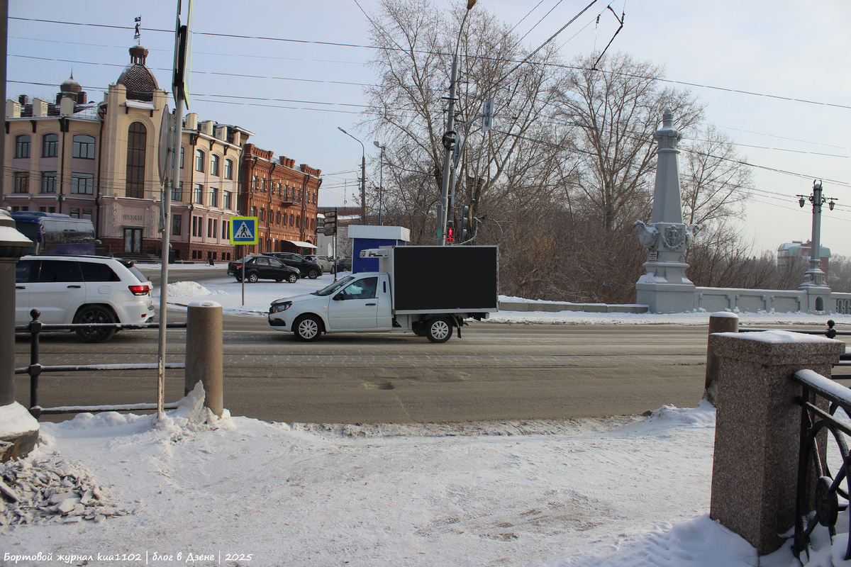 Эта Гранта, насколько я могу судить, выполнена в виде фургона-рефрижератора. Автор фотографии kua1102