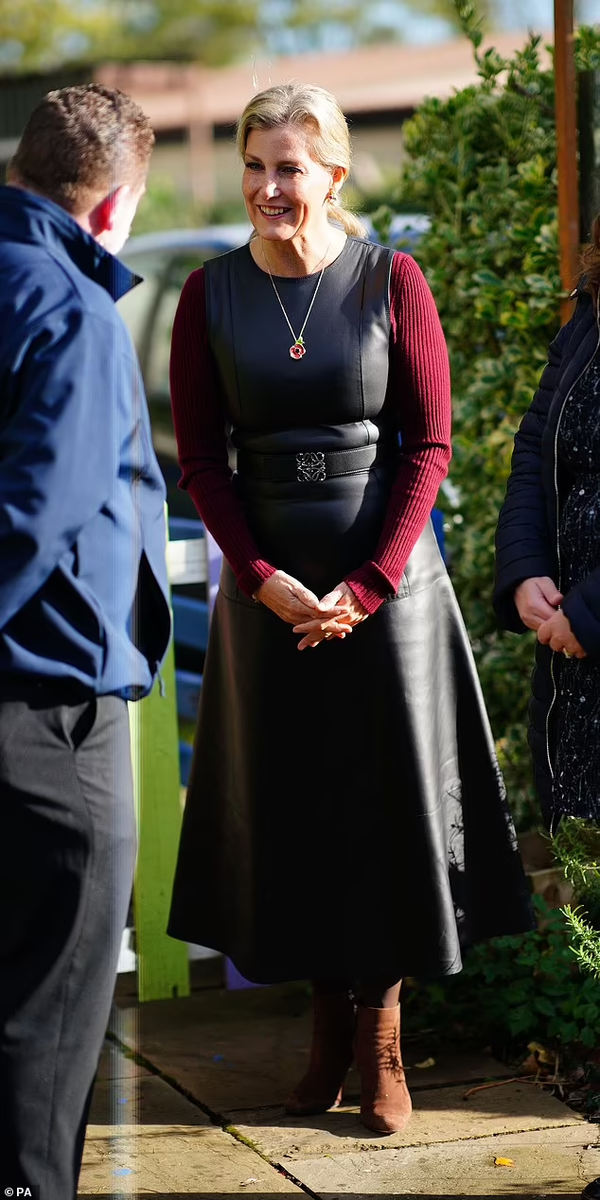 Ранее Софи надевала это платье Loewe во время визита в Бриджуотер, графство Сомерсет, в 2022 году