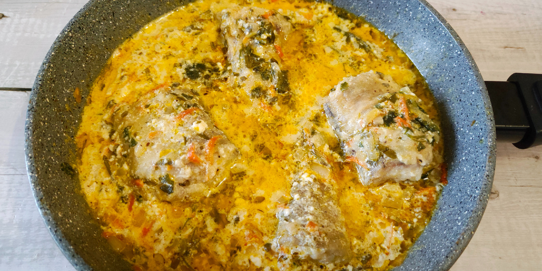 Минтай в сметанном соусе