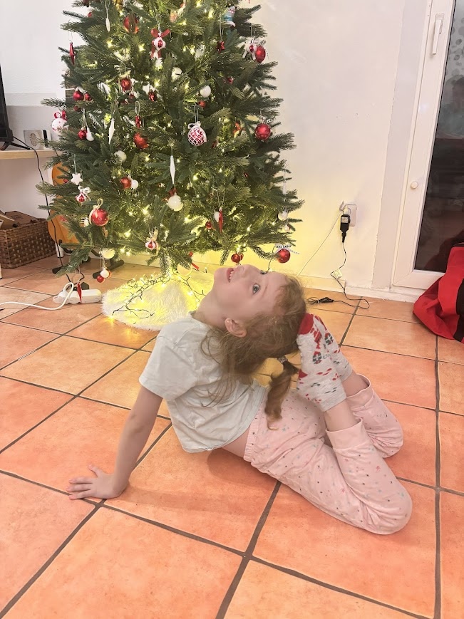 У нас еще и физкультура с растяжкой дома ежевечерняя