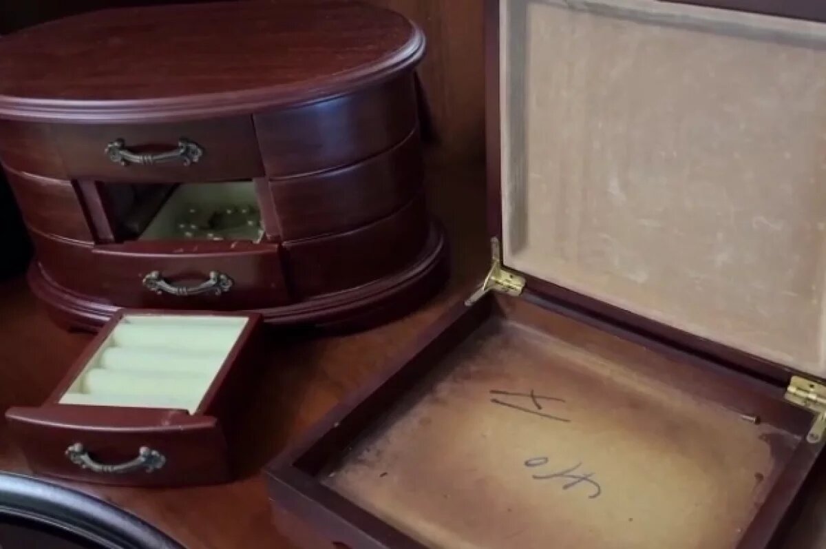    Два месяца домработница воровала драгоценности у жительницы Новороссийска