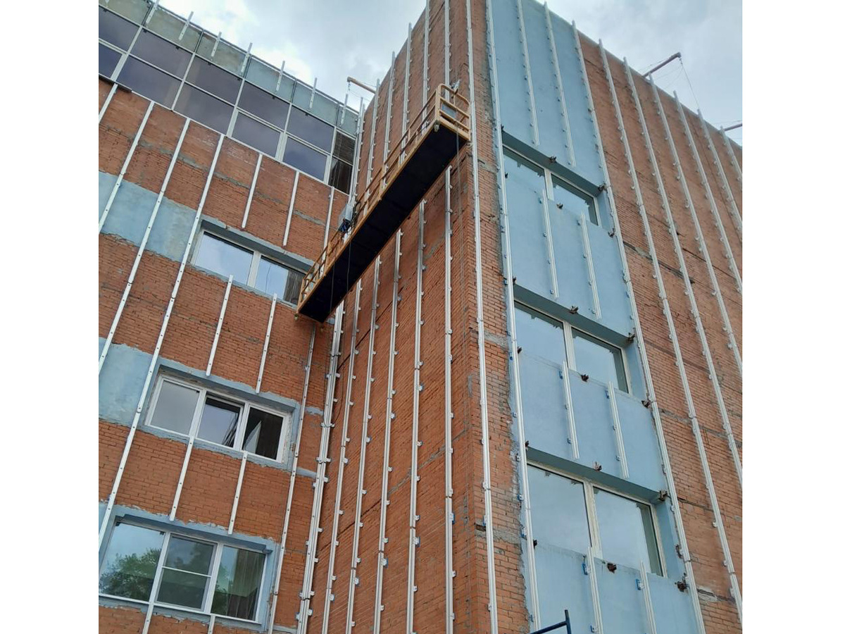 Процесс монтажа вентилируемого фасада из алюминиевых кассет