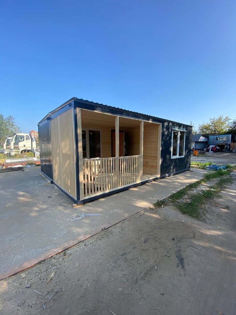 Бытовка из блок контейнеров с верандой и утепление