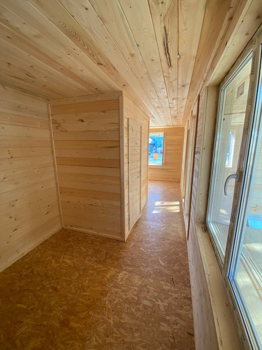 Отделка бытовки внутри имитацией бруса