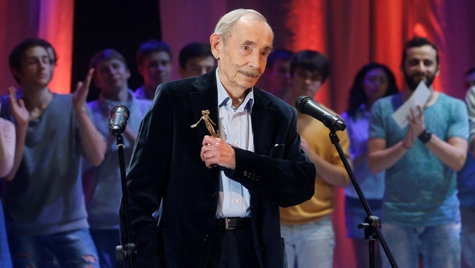    Советский, российский актёр театра, кино и дубляжа, Заслуженный артист РФ Борис Улитин на церемонии вручения XXI высшей театральной премии Санкт-Петербурга "Золотой софит" в ТЮЗе им. А. Брянцева. Автор фото: Александр Демьянчук / ТАСС