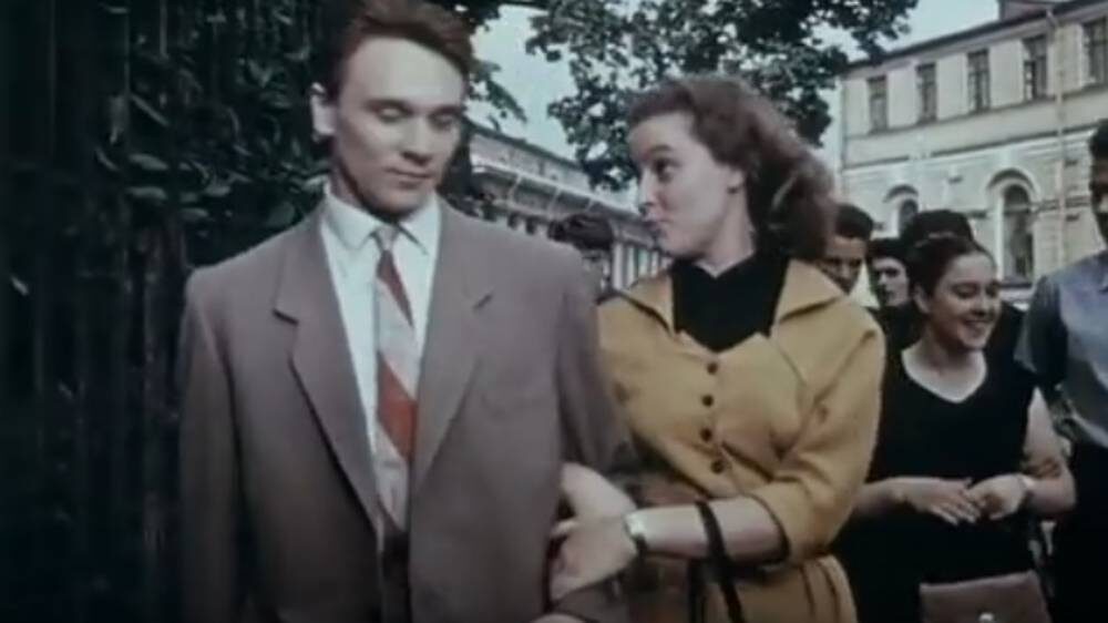 Александра Завьялова (на втором плане) в фильме «Разные судьбы», к/с им. Горького, 1956, реж. Л. Луков