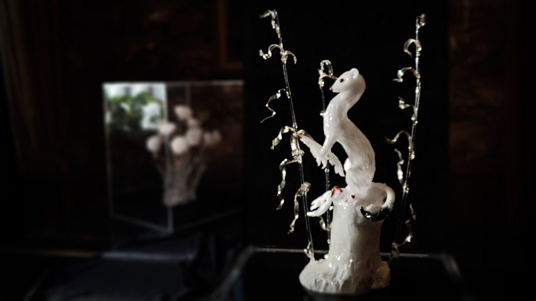 "Зимнее утро. Горностай". Кварцевое стекло. Автор: Народный Художник России Алексей Зеля