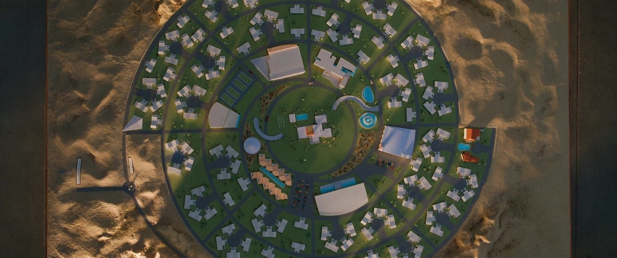 Кадры из фильма "Не беспокойся, дорогая" 2022г.