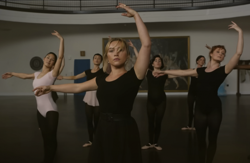 Кадры из фильма "Не беспокойся, дорогая" 2022г.