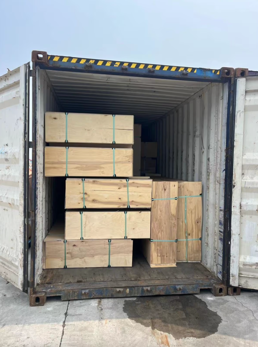 © Российские берёзовые дрова, задекларированные как китайский товар, готовый к транспортировке в Европу.